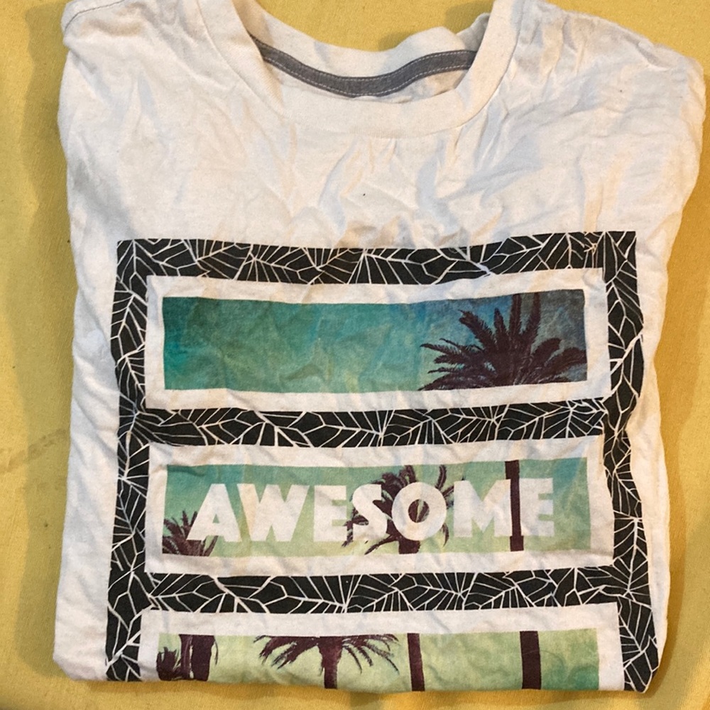 White old navy graphic tee size Xl kids (14-16)